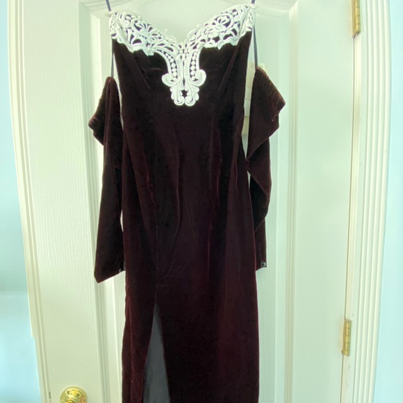 Vintage strapless floor length dark red velvet dress with detached arm sleeves - Picture 1 of 3